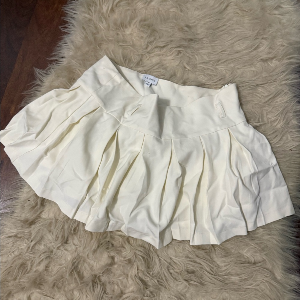 La Hearts Ivory Pleated Skirt